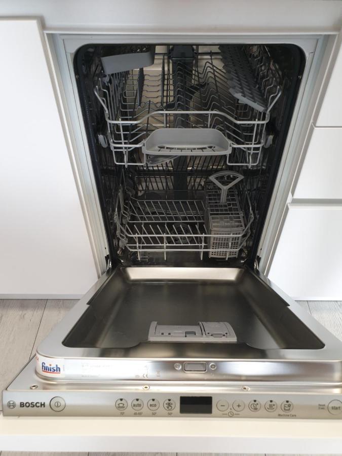Private Apartment, Aircondition, Hd Tv Pl & De, Wifi, Garage, Fully Equipped, Near