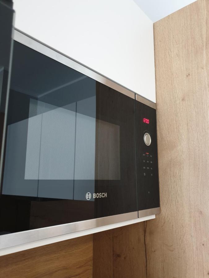 Private Apartment, Aircondition, Hd Tv Pl & De, Wifi, Garage, Fully Equipped, Near